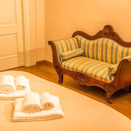 Il Gallo - Charming Apt In The Heart Of Lucca Esterno foto