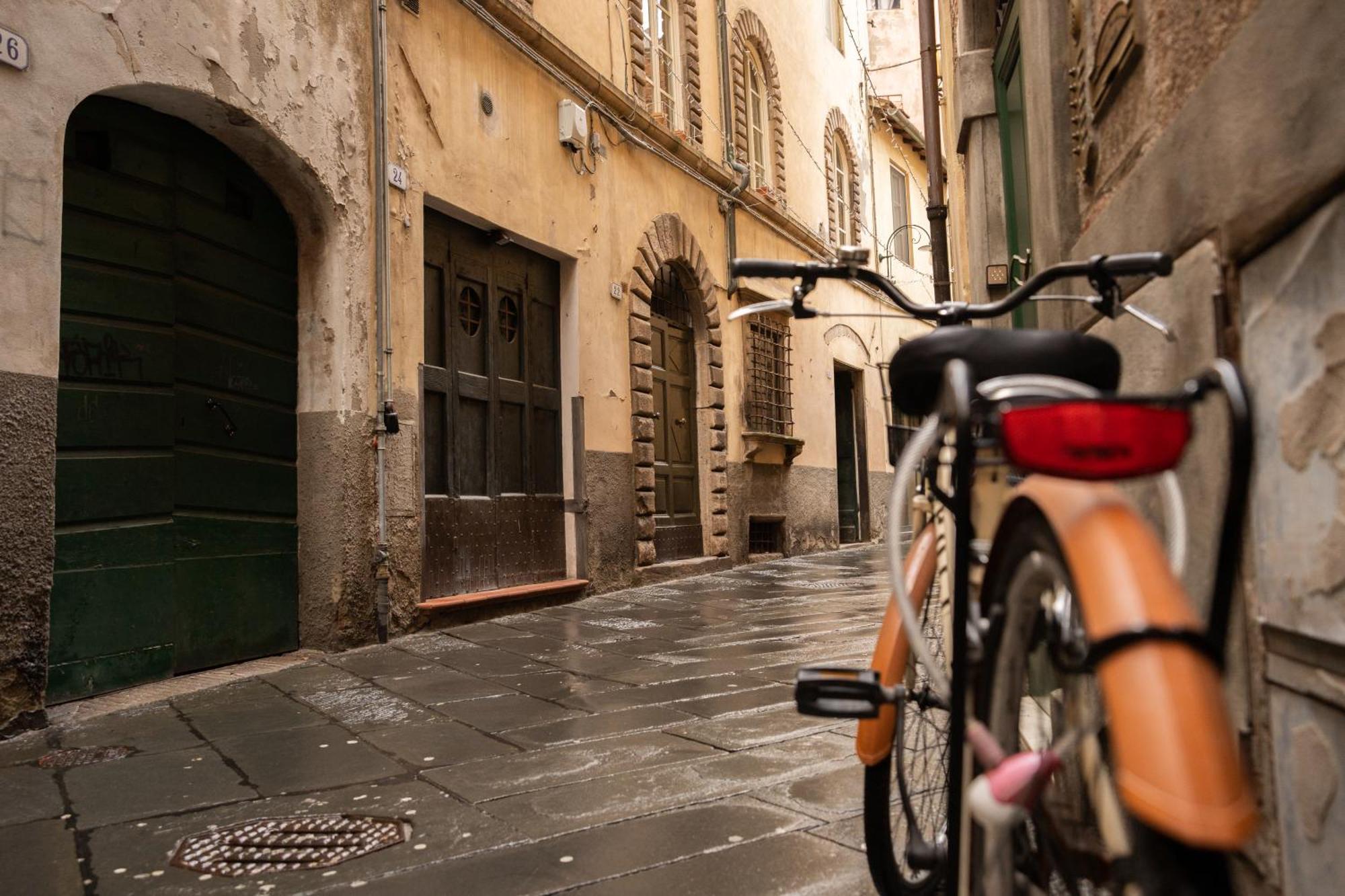 Il Gallo - Charming Apt In The Heart Of Lucca Esterno foto