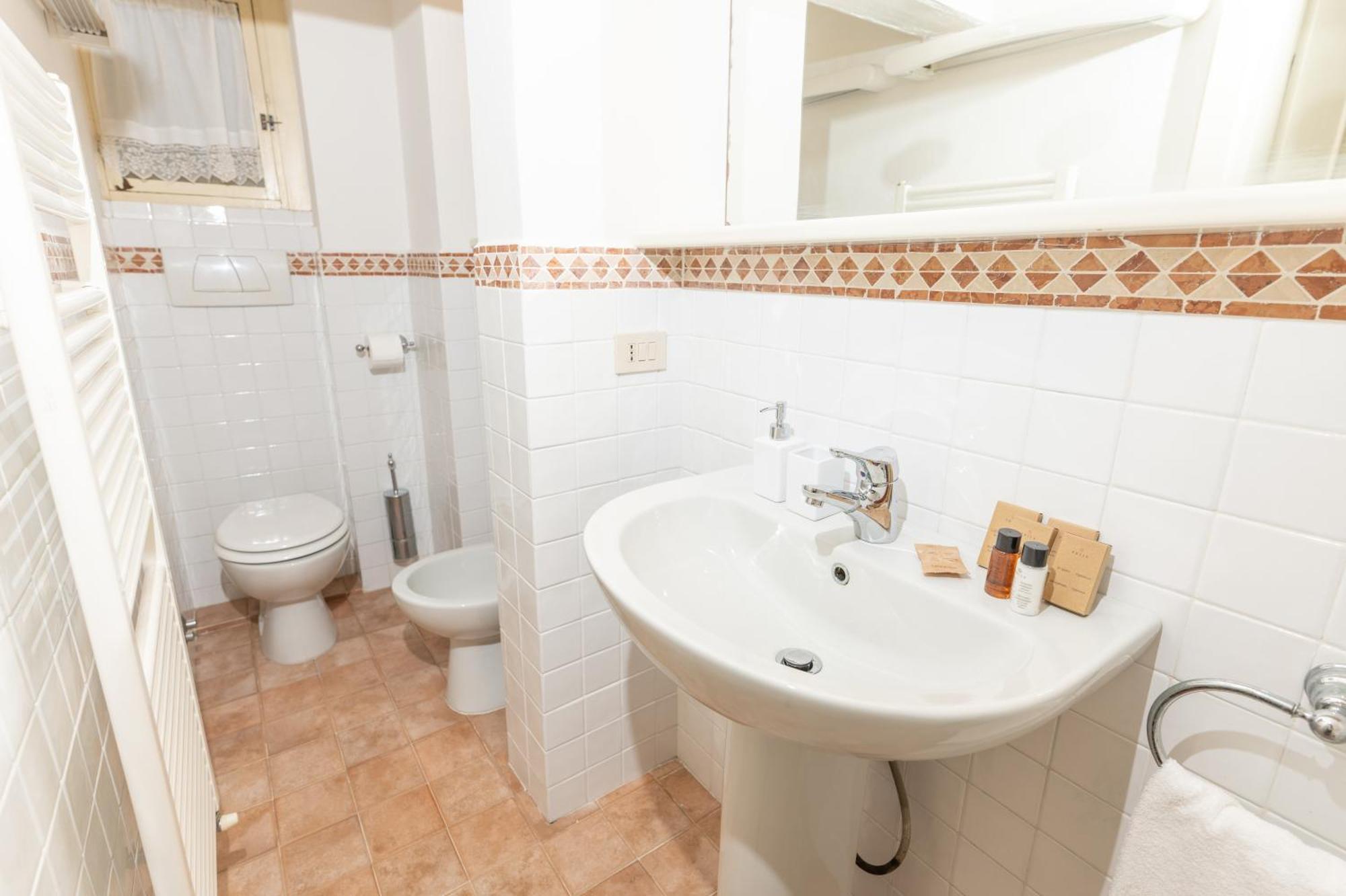 Il Gallo - Charming Apt In The Heart Of Lucca Esterno foto